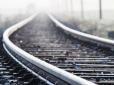 Ліг головою під поїзд: У Кривому Розі сталося жахливе самогубство
