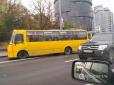 У Києві сталася серйозна дорожньо-транспортна пригода за участю тролейбуса і маршрутки