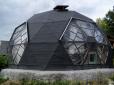 За кресленням Джорджа Лукаса: Тернополянин побудував собі енергозберігаючий дім у формі сфери (відео)