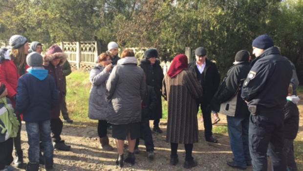 Селяни на Миколаївщині перекрили автомобільну трасу. Фото: прес-служба Нацполіції.