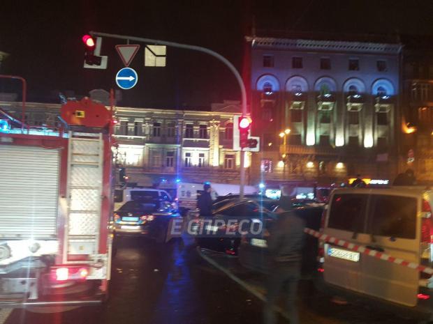 У центрі Києва невідомі кинули вибухівку. Фото: Еспресо.