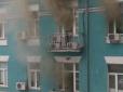 З вікон йде густий дим: У центрі Києва горить ресторан (фото, відео)