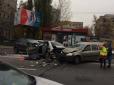 У Києві сталася смертельна ДТП, у якій два авто розчавили третє (фото)