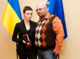 Волонтер та патріот: Анастасія Приходько офіційно стала заслуженою артисткою України (фотофакт)
