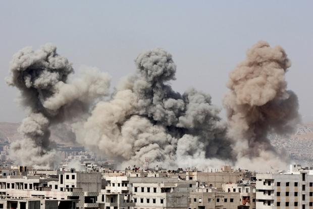 Бомбардування сирійського міста. Фото: Рейтерс.