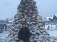 Скрепна народна творчість: Житель Якутії виліпив новорічну ялинку з гною (фотофакт)