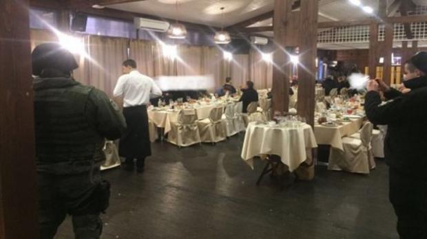 Під Києвом зібралося в ресторані відразу 65 злодіїв. Фото: прес-служба нацполіції.