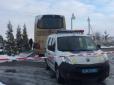 На Львівщині невідомі кинули в припаркований польський автобус вибуховий предмет