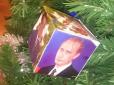 У Росії новорічну ялинку прикрасили портретом Путіна (фотофакт)
