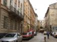 Шматок балкона пам'ятки архітектури покалічив дівчину у Львові
