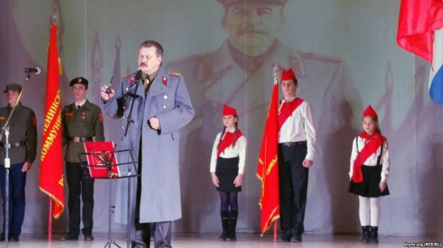 Дітей у Криму змусили святкувати день народження Сталіна. Фото: Крим. Реалії.