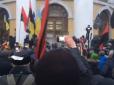 Прихильники Саакашвілі намагаються захопити Жовтневий палац (відео)
