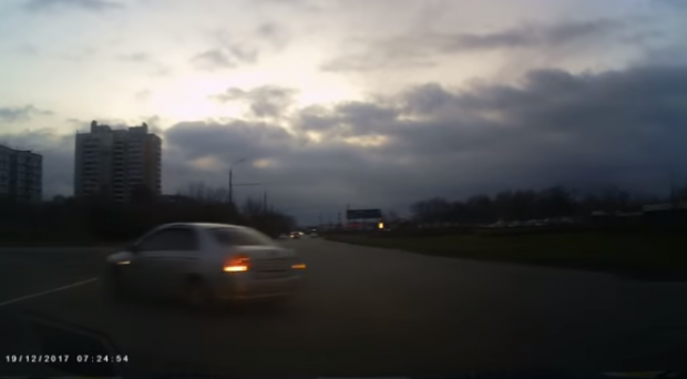 Водій пояснив перевищення швидкості... релігійністю. Фото: скріншот з відео.