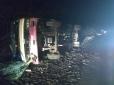 Напередодні ввечері на Київщині перекинувся пасажирський автобус, є постраждалі (фото)