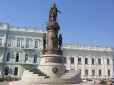 Чи зносити та коли? Як вирішується доля пам’ятника Катерині ІІ в Одесі (відео)