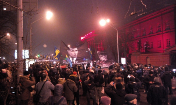 Смолоскипна хода на честь Бандери розлютила росіян. Фото: Українські новини.