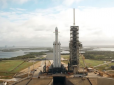 У США компанія SpaceX показала відео надважкої ракети Falcon Heavy на стартовому майданчику