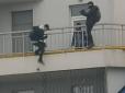 Смертельні ігри: В Одесі підліток звісився з 25-го поверху заради епатажного фото