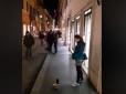 Прямо посеред вулиці: Українка заспівала оперу в Італії і вразила мережу (відео)