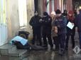 В Одесі мертву жінку знайшли на сходах аптеки