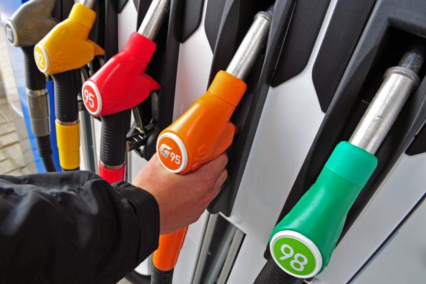 Ціни на бензин знову виросли. Ілюстрація: Волинські новини.