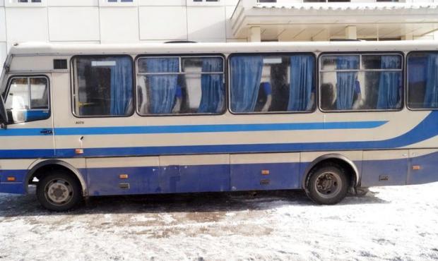 Під Оленівкою обстріляли автобус. Ілюстрація: Вчасно.