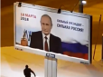 Джельсоміно у країні брехунів: У РФ сміливець на очах у людей розмалював білборд з портретом Путіна (відео)