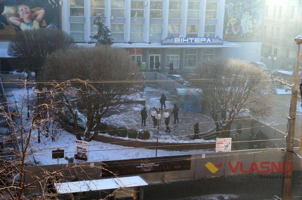 У Вінниці демонтували пам'ятник Тарасу Шевченку. Фото: Власно.інфо.