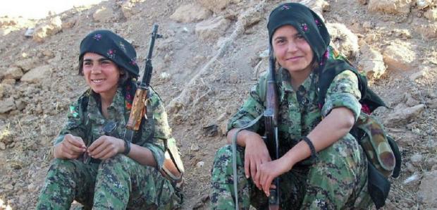 Курдські жінки воюють разом із чоловіками. Фото: Baltnews.