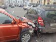 У центрі Києва п'яна жінка за кермом протаранила авто громадянина Німеччини (фото)