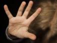 Батьки, будьте пильними: На Донеччині нелюд згвалтував 11-річну доньку своєї співмешканки