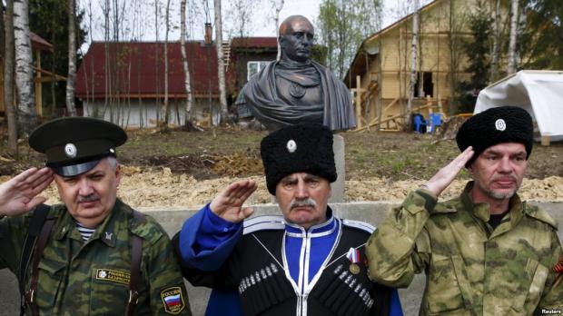 Російські "козаки" їздять на Донбас, щоб грабувати цивільних. Фото: Рейтерс.