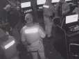 Під час нічного рейду поліції у салоні гральних автоматів у Львові після затримання помер 22-річний чоловік (відео)