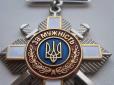 Народ в шоці: Воєнком вручив орден удові загиблого на Донбасі героя в барі, - іншого місця не знайшов