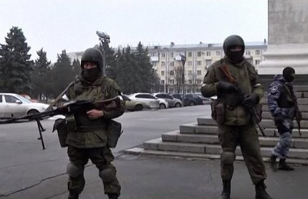 Бойовики в окупованому Луганську. Ілюстрація:Без Табу