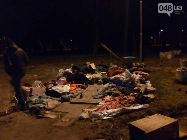 Безхатченкам довелося ночувати під відкритим небом. Фото: сайт міста Одеса.