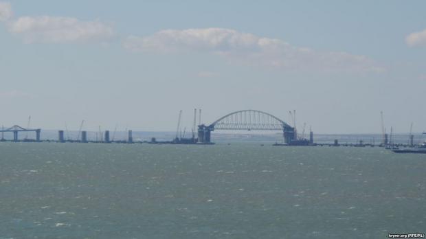 Будівництво Керченського моста. Ілюстрація:Радіо Свобода