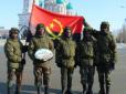 Як у фантазіях Кисельова: На військовому параді в РФ марширували африканці із червоно-чорним прапором (відео)