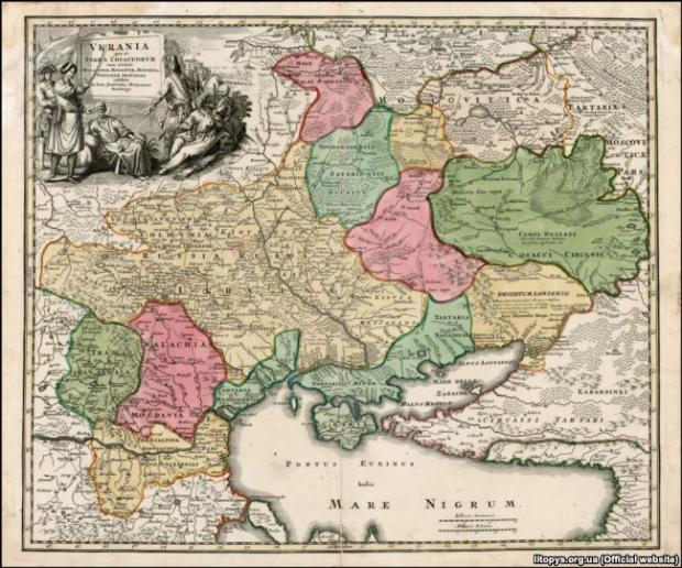 Нова редакція (1720 року) мапи України Йоганна-Баптиста Гоманна, яка була видана в Нюрнберзі у 1716 році. Назва мапи: «Vkrania que terra Cosaccorvm...» («Україна – територія козаків…»). На самій мапі в лівій частині є напис UKRAINA, а поряд RUSSIA RUBRA. А за межами основних частин мапи, які виділені різними кольорами, зверху у правій частині на білому тлі є напис RUSSIA.