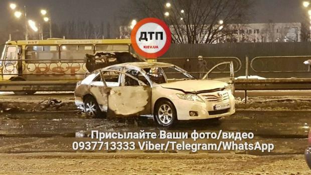 Пошкоджений вибухами автомобіль. Фото: Фейсбук