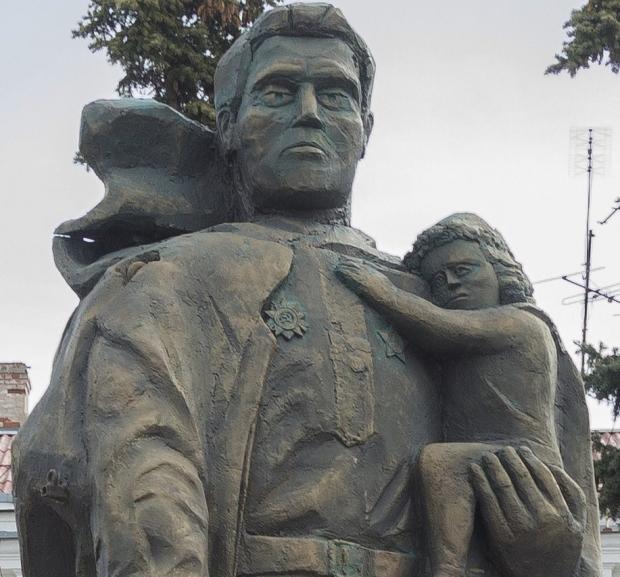 Пам'ятник у Севастополі назвали потворним. Фото:Twitter