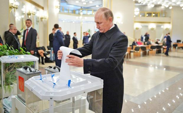 Путін на голосуванні. Фото: ТАСС.