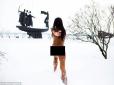 Хіти тижня. Щоб зберегти молодість: Киянка щотижня бігає геть голою по снігу (фото)