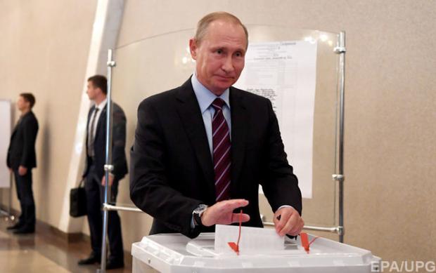 Путін під час голосування на виборах. Ілюстрація:nuevospapeles.com
