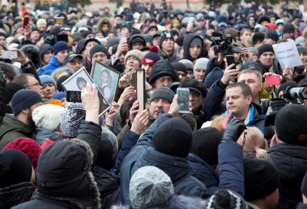 Стихійний мітинг в Кемерово. Фото: REUTERS  