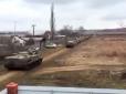 Росія підтягує військову техніку до українського кордону (відео)