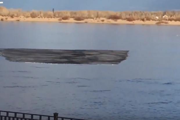 Асфальт тікає із Росії. Фото: скріншот з відео.