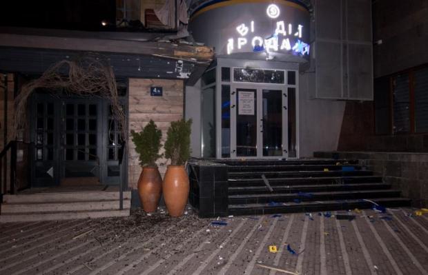 Будівлю "Київміськбуду" обстріляли з гранатомета. Фото:24 канал