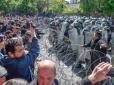 Протести не вщухають: У Єревані лідер опозиції оголосив про початок 
