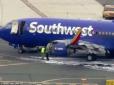 У житті все набагато страшніше: Сюжет з кінокомедії, де пасажир застряг в ілюмінаторі авіалайнера, втілився у небі з Southwest Airlines